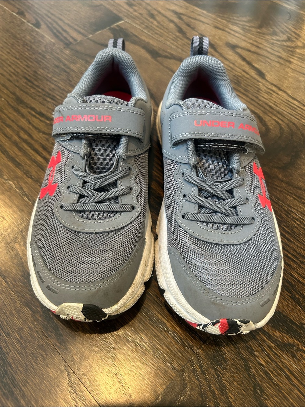 Under Armour Boys Sneakers. Size 1.5.